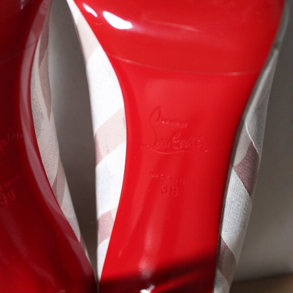 The Miss Z pumps from Christian Louboutin feature a charming all-over print set - Picture 4 of 7